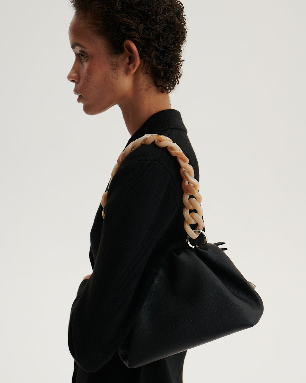 mokomoko triangle chain bag／black boa Cloud Black with Marble Chain – MAKO STORE